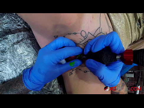 ❤️ Extremamente tatuada, a brasa Sully Savage fez uma tatuagem em seu clítoris ❤️ Porno real vídeo em nós pt-br.porngifmag-com.ru