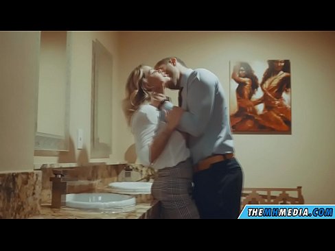 ❤️ Quando uma loira peituda o seduz em um banheiro público ❤️ Porno real vídeo em nós pt-br.porngifmag-com.ru